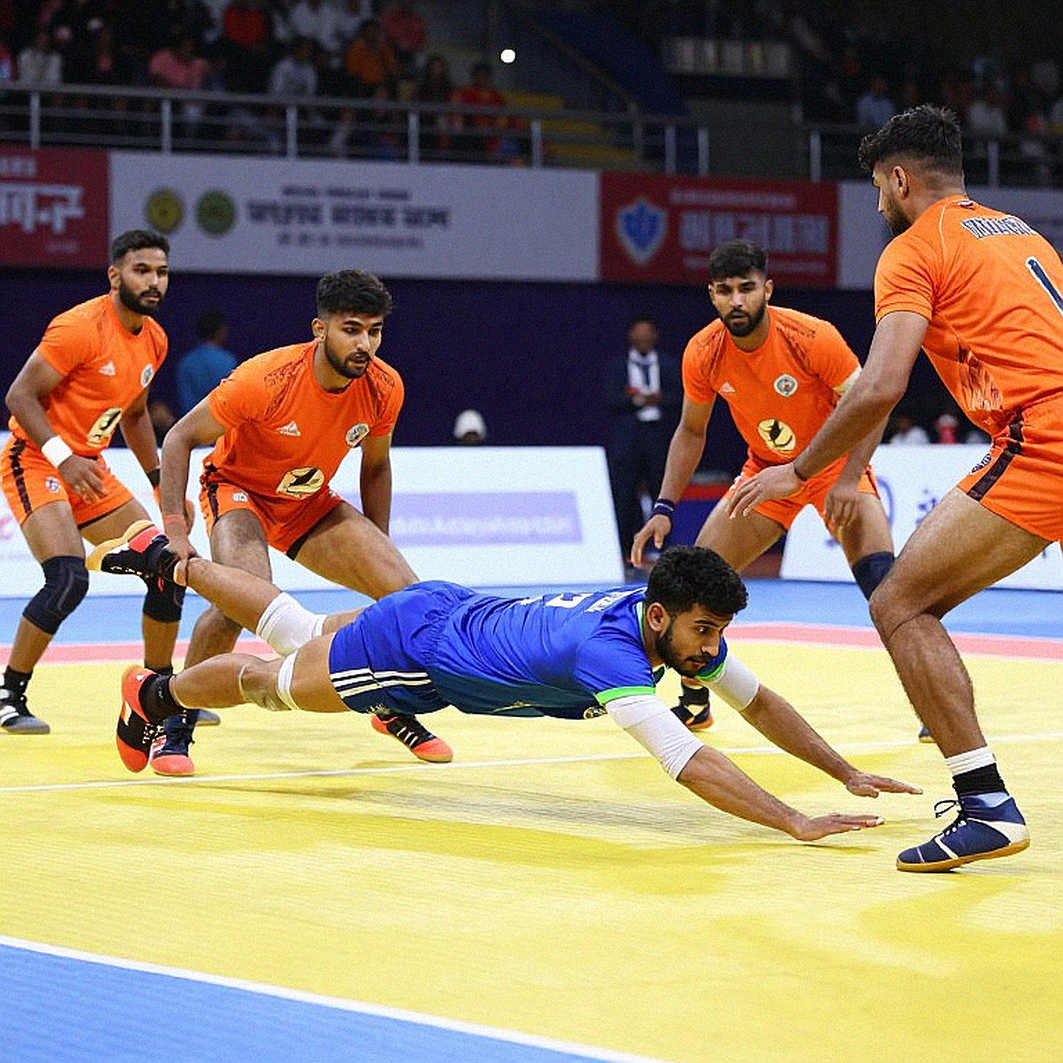 नीलामी रेडर बेचती है, खिताब कोने जीतते हैं