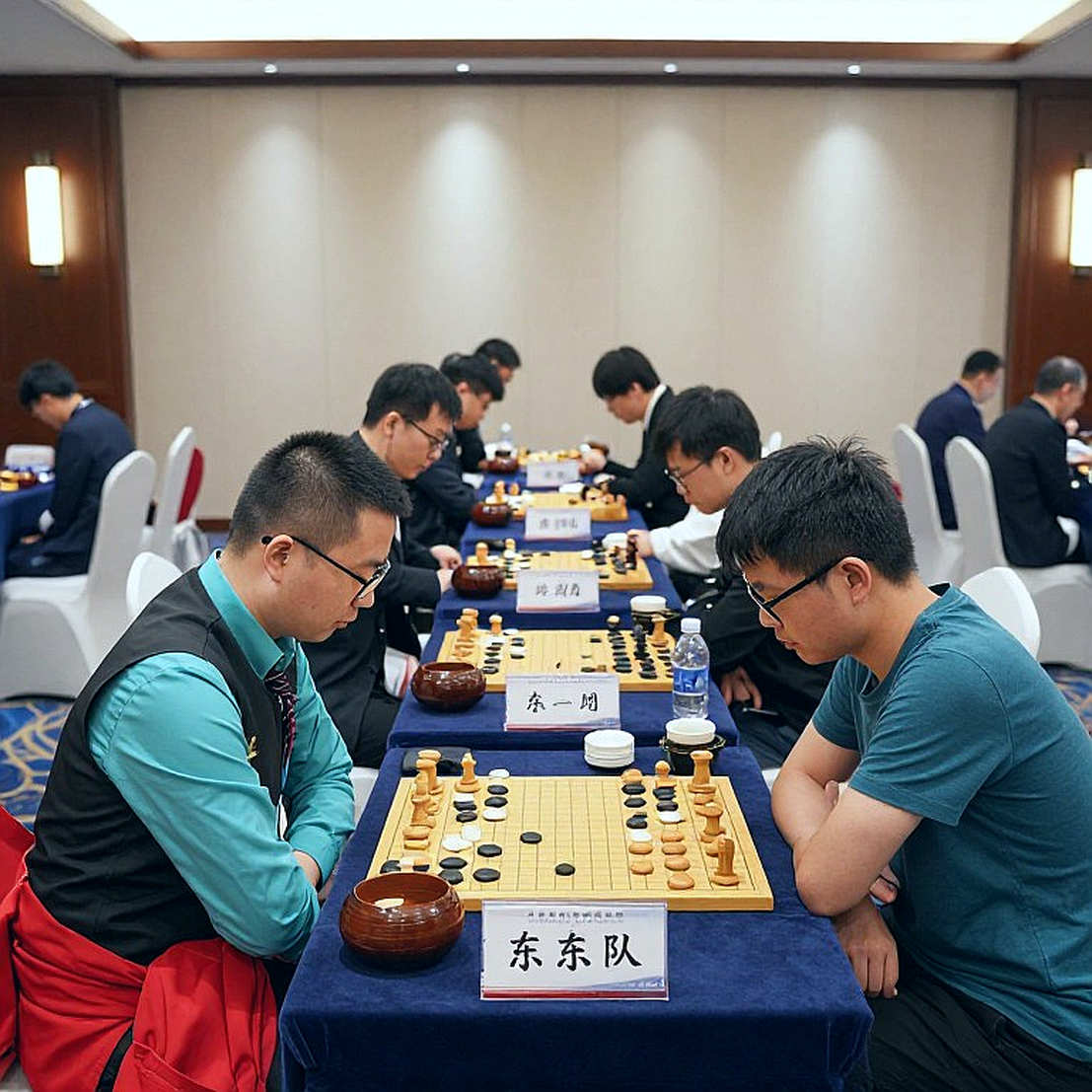 ChessBase Magazine #225: प्राग की बिसात, सत्ताईस मिनिएचर और शतरंज की प्रशिक्षण-अर्थव्यवस्था